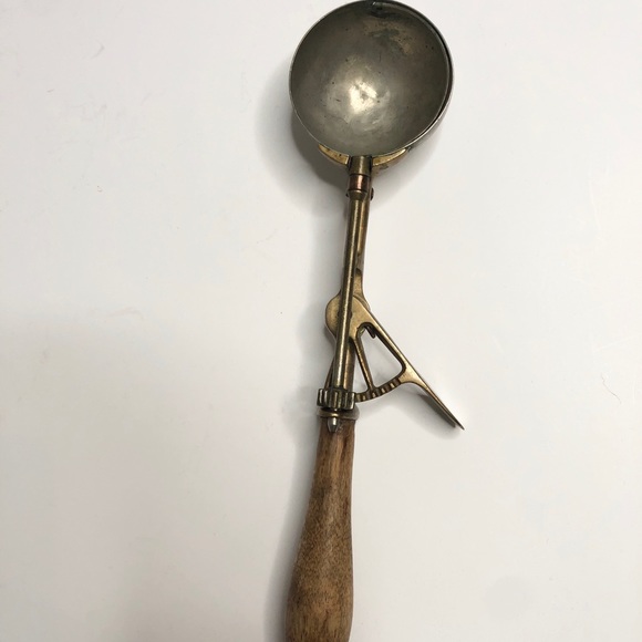 Gilchrist Other - Vintage GILCHRIST Ice cream Wooden Metal Scoop